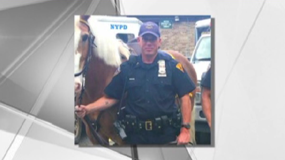 Nypd Mounted Unit Cop Busted For Sending Sexual Vid Sexting With Girl 0700