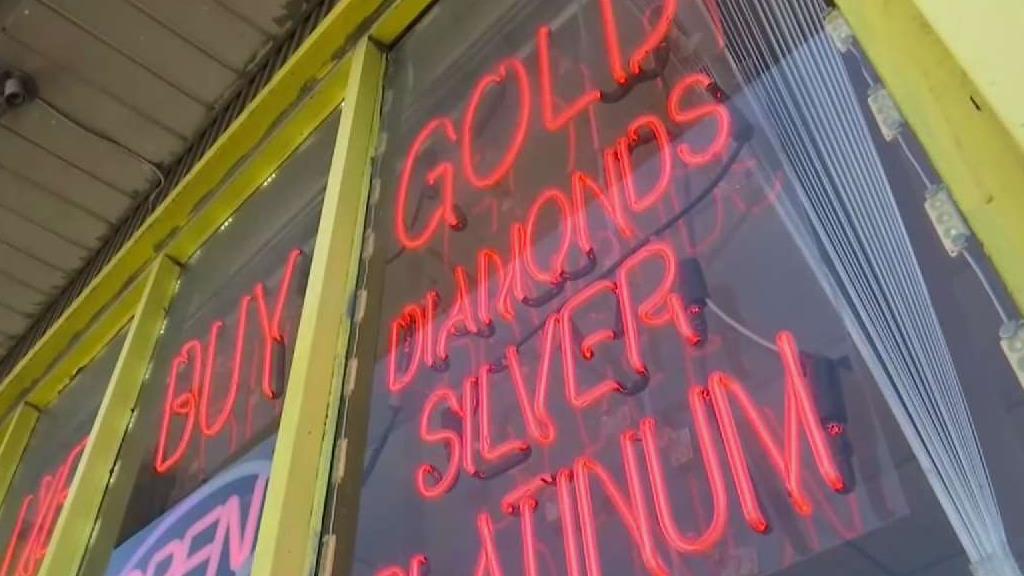 Police To Work With Ny Pawn Shops To Track Stolen Goods Nbc New York