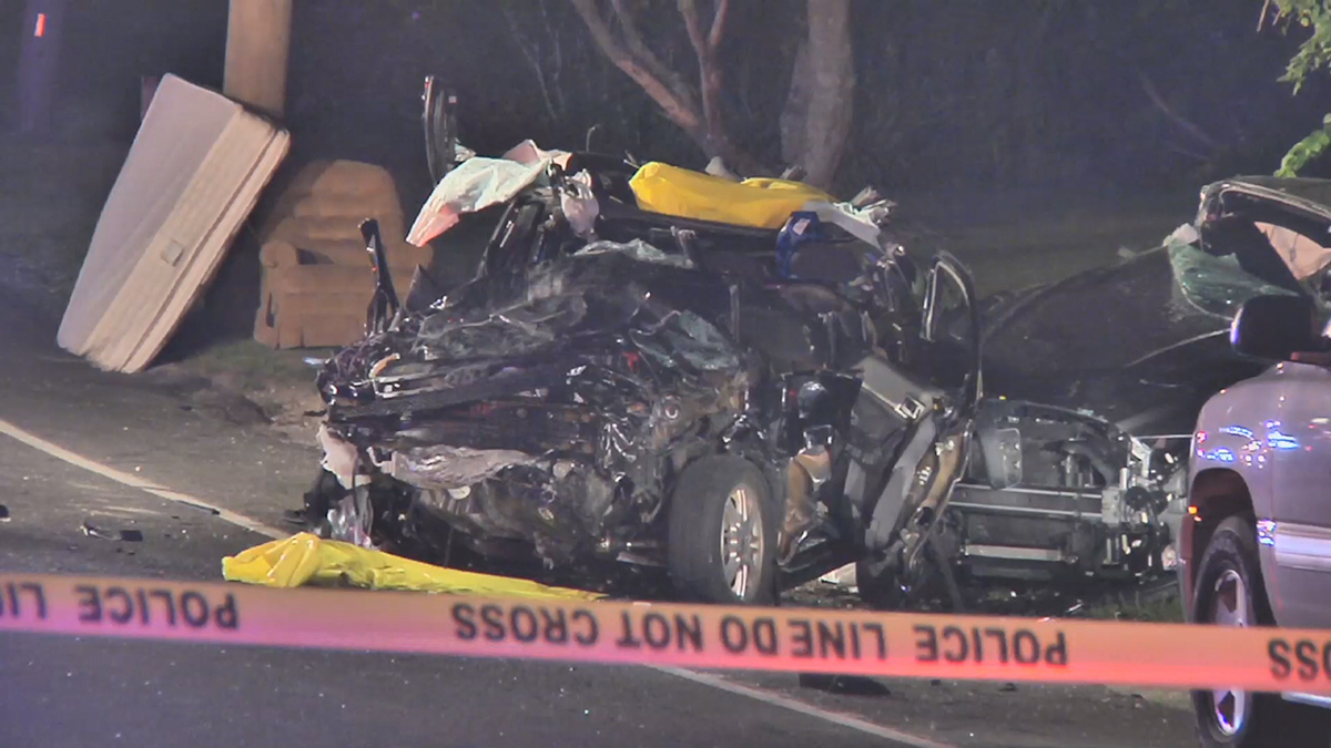 Mustang Driver Dies in Montauk Highway Crash, 2nd Driver Extricated and