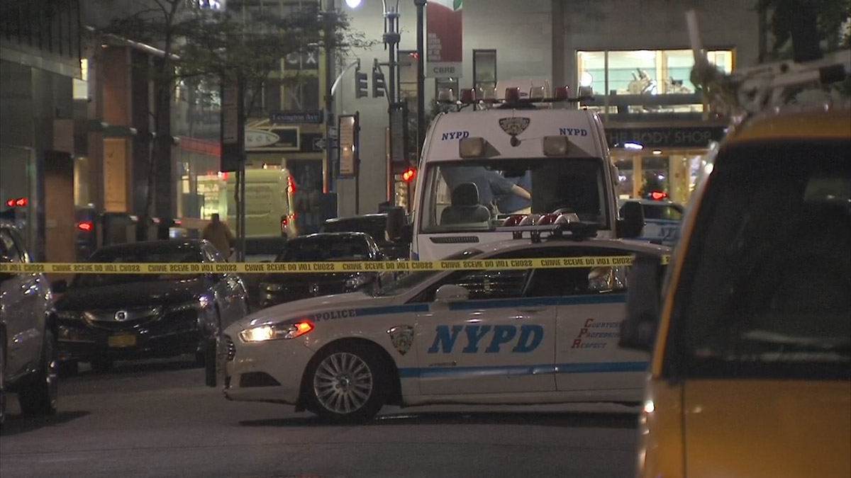 Man Left Bleeding on NYC Street Dies After Being Stabbed Multiple Times ...