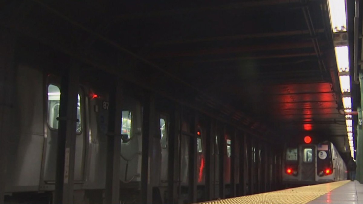 RushHour Subway Trains May Be Packed, But OffPeak Trains Are Non