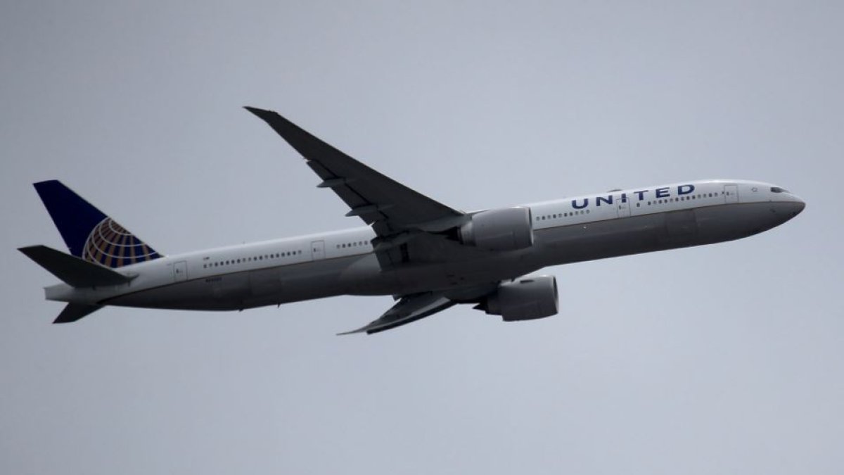 United Airlines Lawsuit: Girl Burned by Scalding Water on Flight