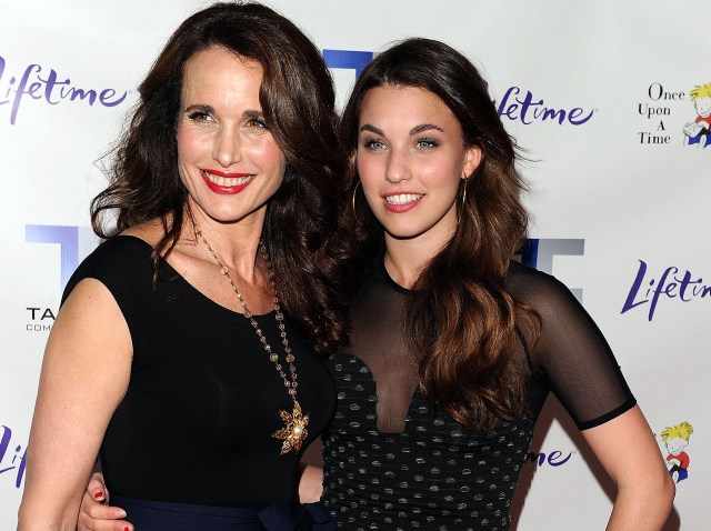 Rainey Qualley Joins Mom Andie MacDowell for Film Screening – NBC New York