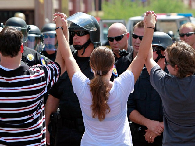 arizona protest-640