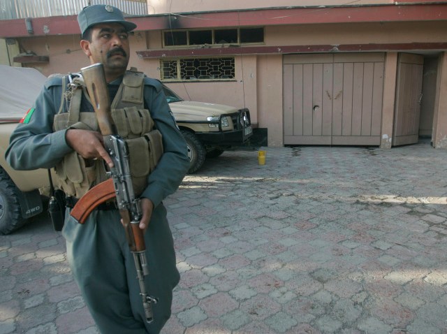 Plaza_Latina_Robbery_Standoff_6pm_1200x675_472441411621.jpg