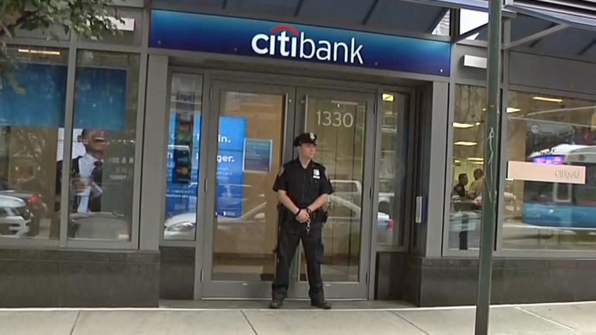 Man in Suit Robs Upper East Side Citibank at Gunpoint: NYPD – NBC New York