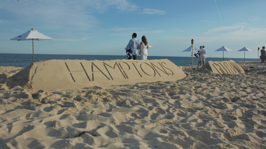 beach hamptons sign