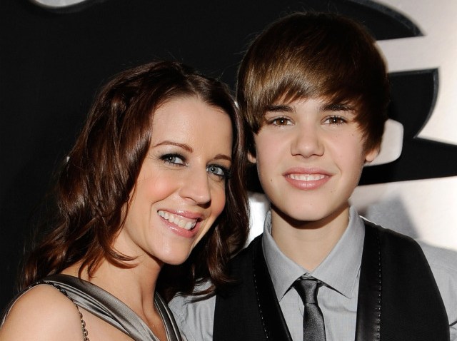 bieber and mom-640