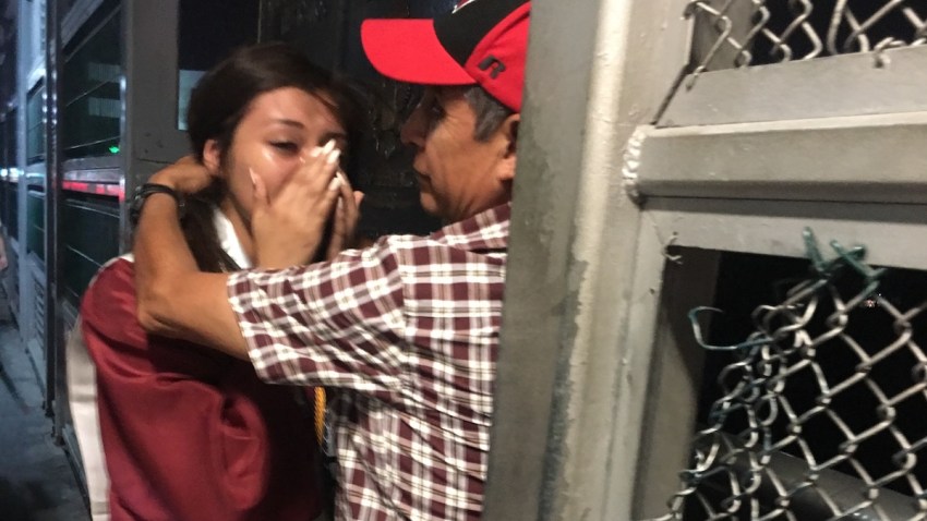 border bridge hug viral photo