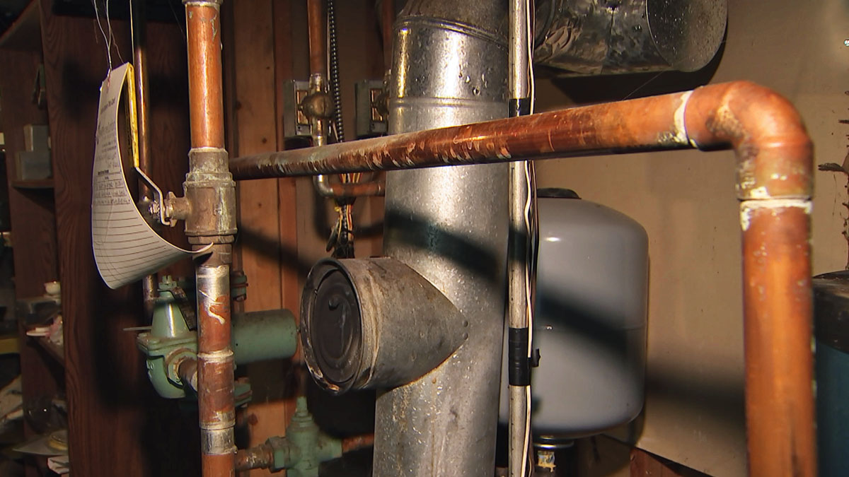 I Team Mysterious Pipe Leaks Perplex Long Island Residents NBC New York   Cheng Leaky Pipes 