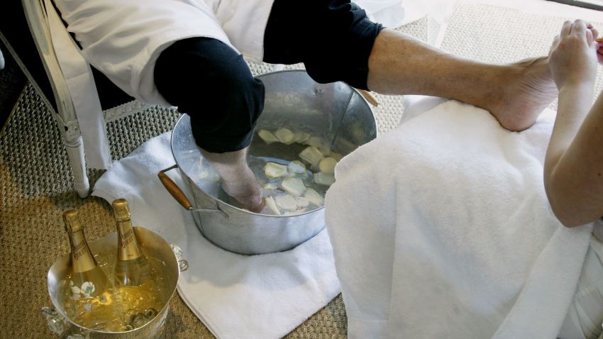 03 16 09 pedicure feet