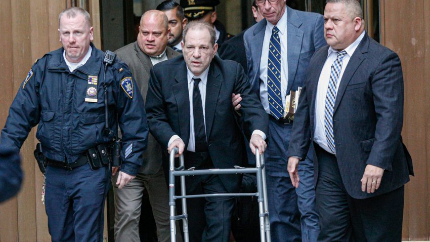 Así llegó Harvey Weinstein a la corte el lunes, en Nueva York.