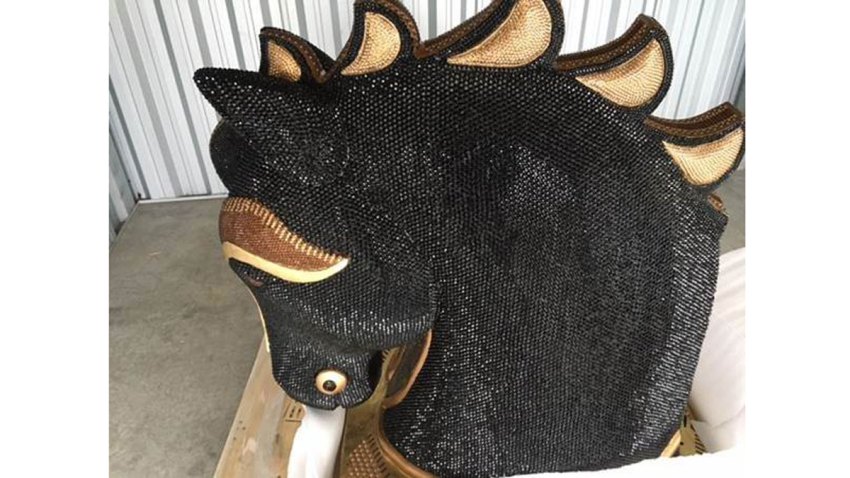 horse_head_1_acef9ac5b113fb1dafe5c7a82df10c21.nbcnews-ux-1000-800