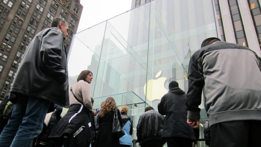 ipad-release-store-entrance