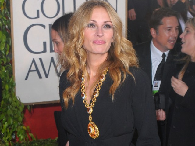 julia roberts globes dress thumb