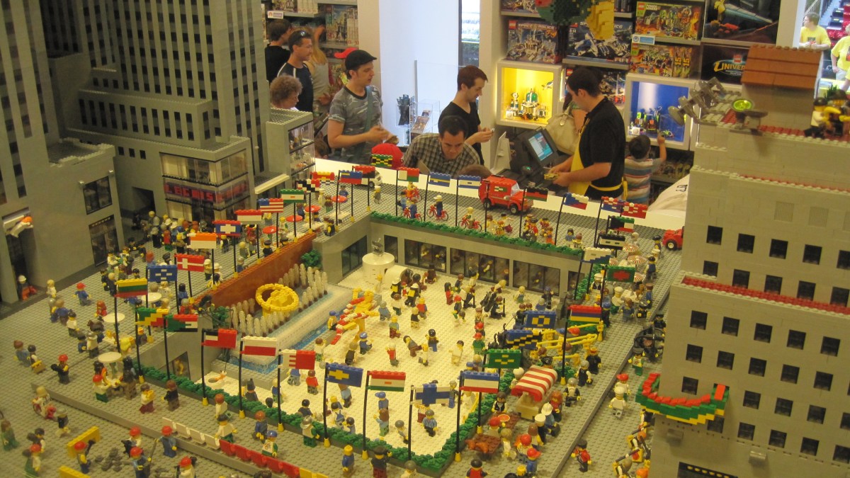 LEGO Store Opens in Manhattan – NBC New York