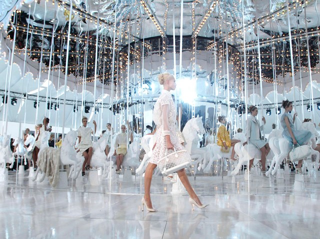 louis-vuitton-carousel-spring-2012-640