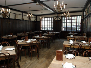 030209 Peter Luger Interior