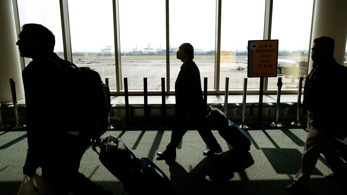 Shutdown Triggers Air Traffic Controller Shortages, Delays