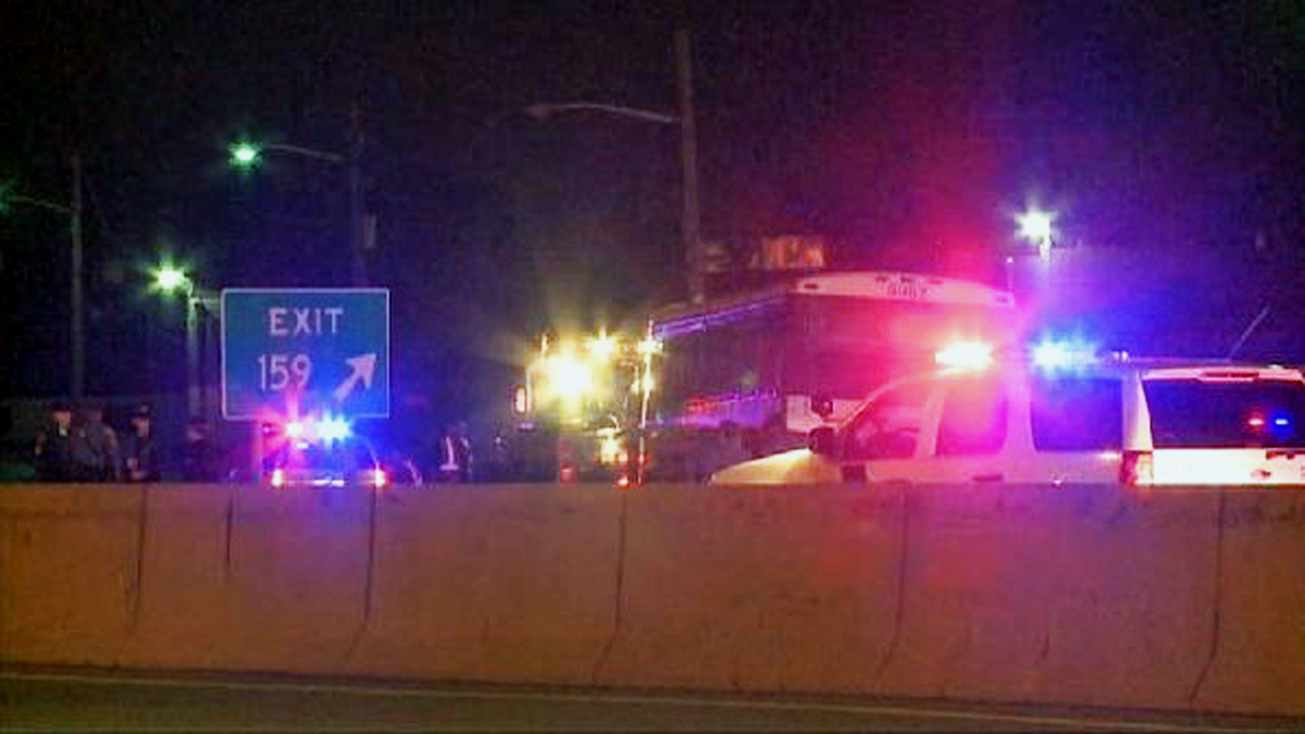 1 Killed, 4 Hurt When NJT Bus, Minivan Crash Near Toll Booths on Garden State Parkway NBC New York