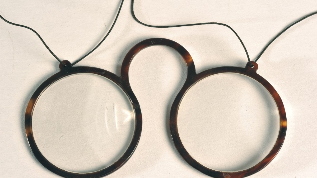 Take A Peek At The Worlds Oldest Eyeglasses Nbc New York 