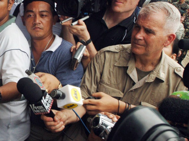 oliver north-640