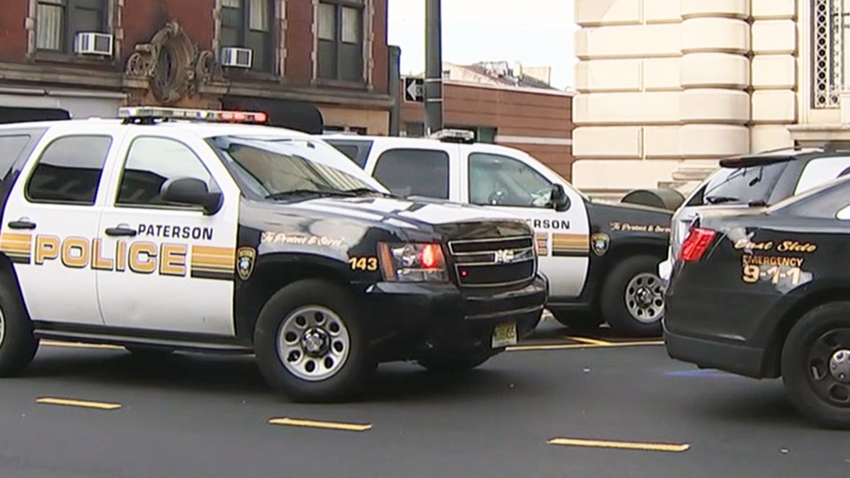 NJ Charges Paterson Officer Who Shot, Wounded Fleeing Person in the Back - Vimarsana News