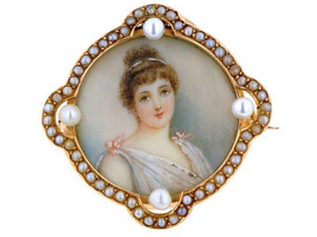 pearlbrooch