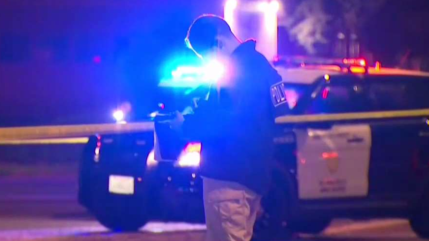 Florida Officer Fired After He Hugged, Taunted Coworker Over COVID Fears - Vimarsana News
