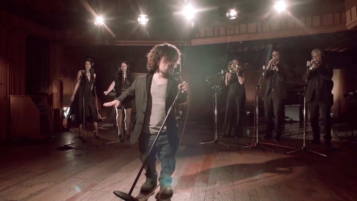 Get Wallpaper Red Nose Day Peter Dinklage Is A Man For All Seasons In Coldplay S Game Of Thrones Musical Nbc New York For Free
