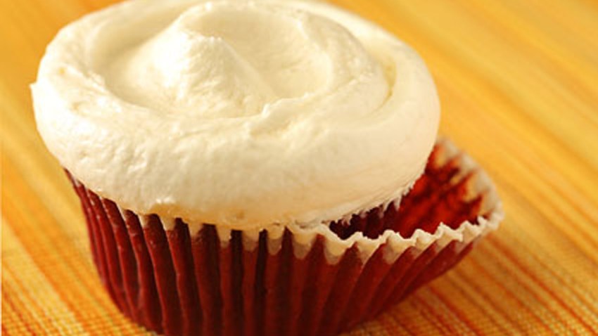 041309 red velvet cupcake