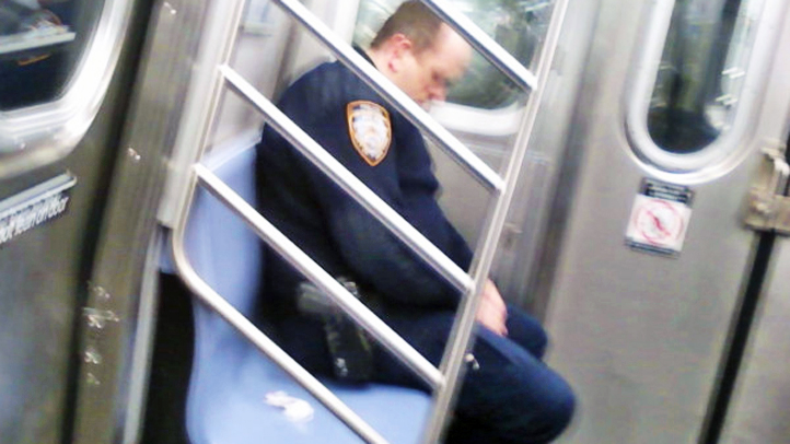 Tweeter Captures Nypd Officer Snoozing On Subway With Gun Nbc New York