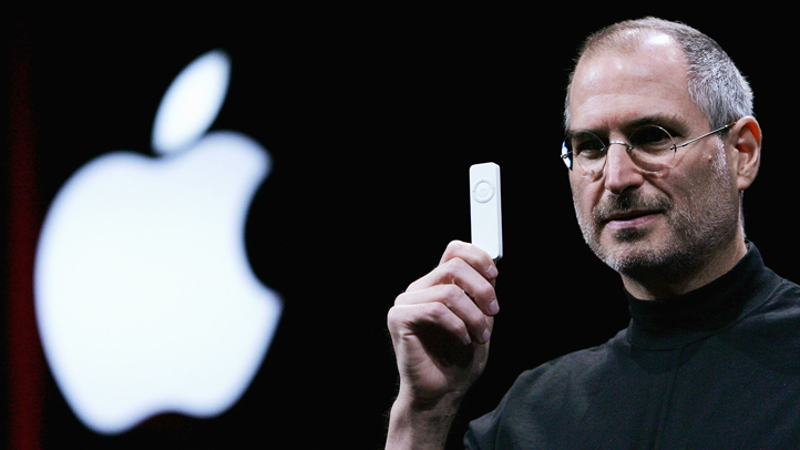 steve-jobs-2005-ipod-shuffle