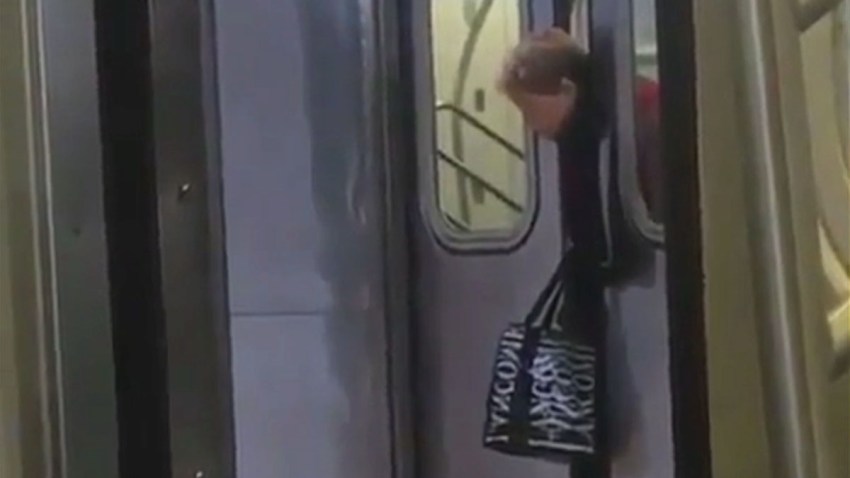 Woman Gets Head Stuck In Subway Door Nbc New York