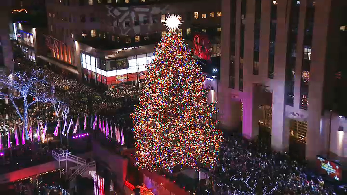 Rockefeller Center Christmas Tree Lights Up for 2018 Holiday Season – NBC New York