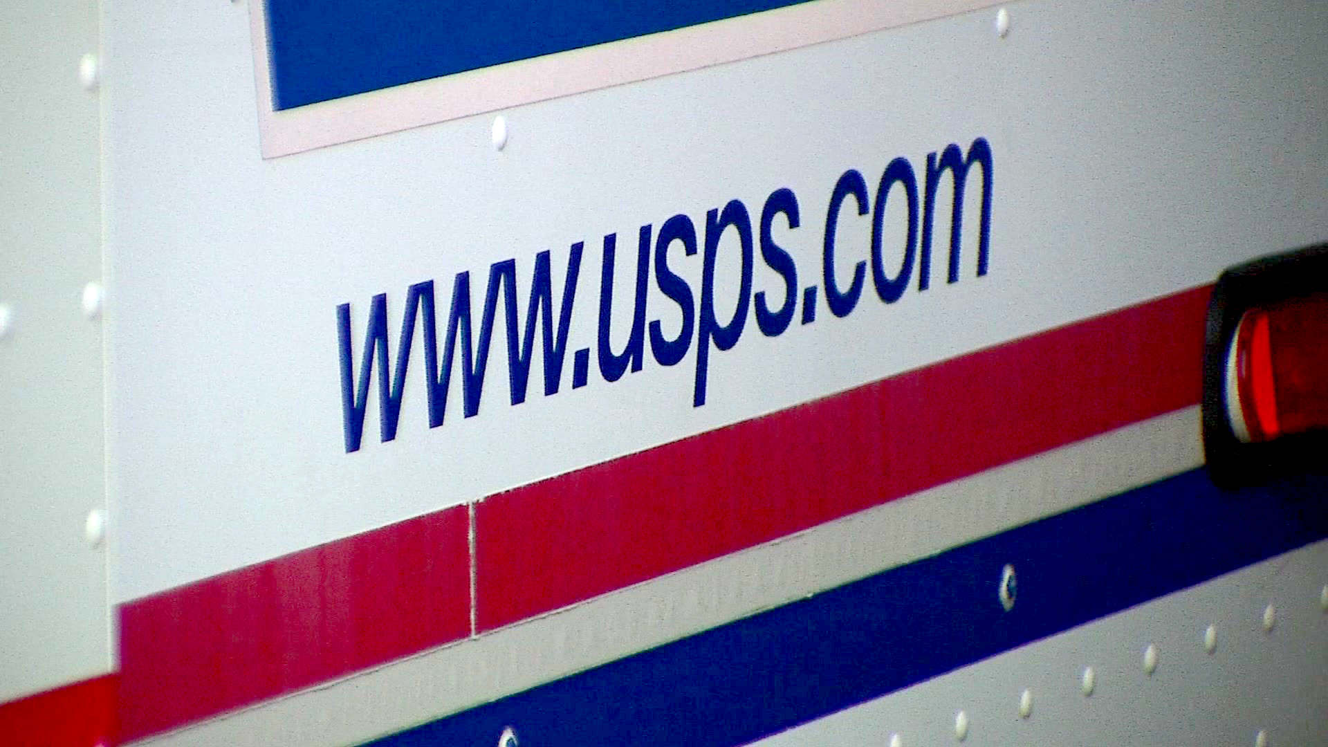 Armed robbers lead NJ cops on chase in stolen mail truck: Police