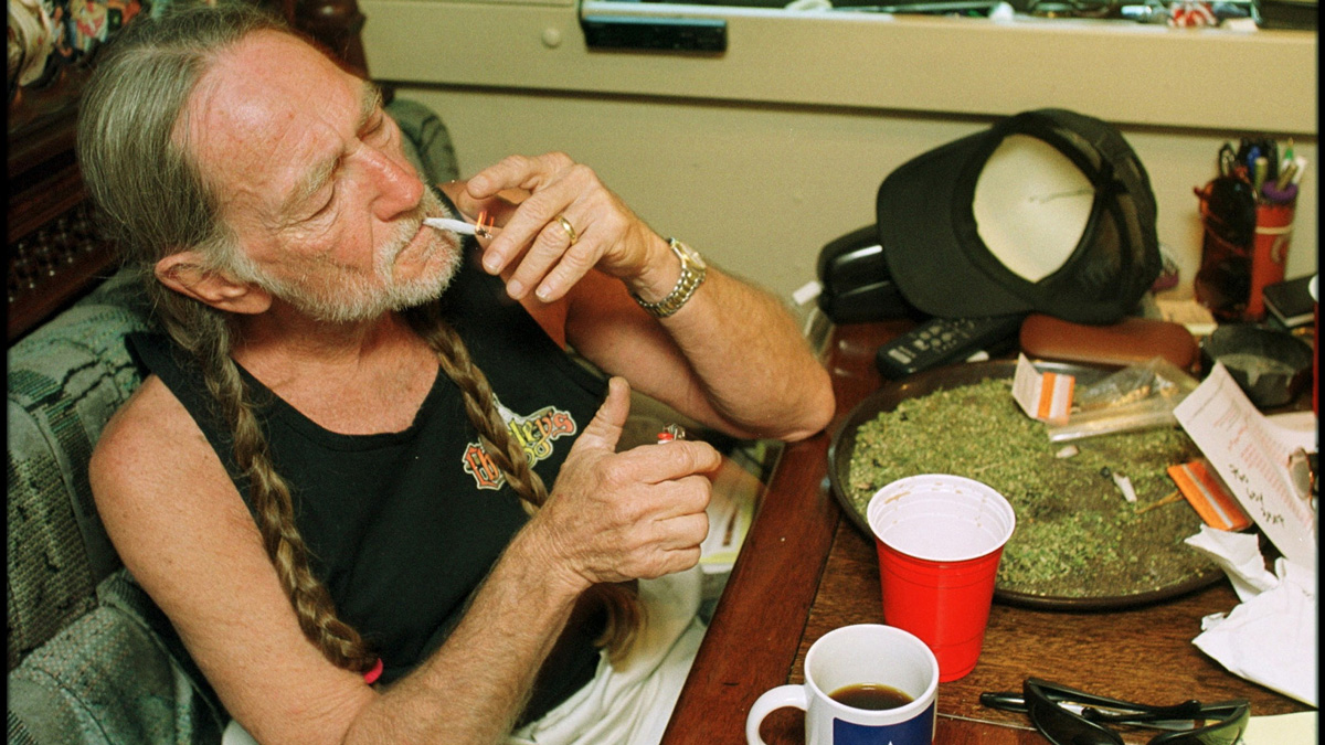 Willie Nelson Has to Give Up Pot – NBC New York