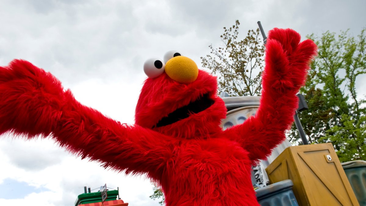 Elmo picks a side for World Cup after his NBA Finals controversy