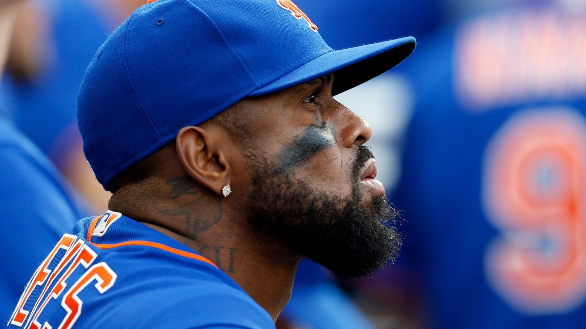New York Mets shortstop Jose Reyes (7) watches from the bench
