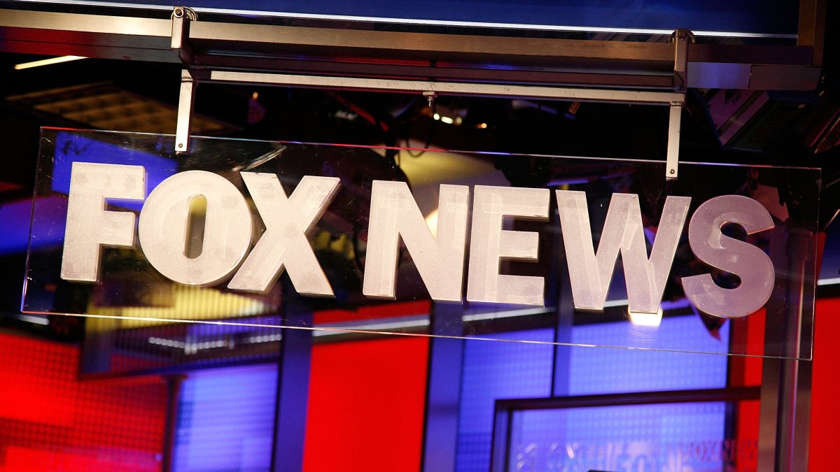 Fox Stars Hannity Carlson And Fired Anchor Henry In Lawsuit Nbc New York 