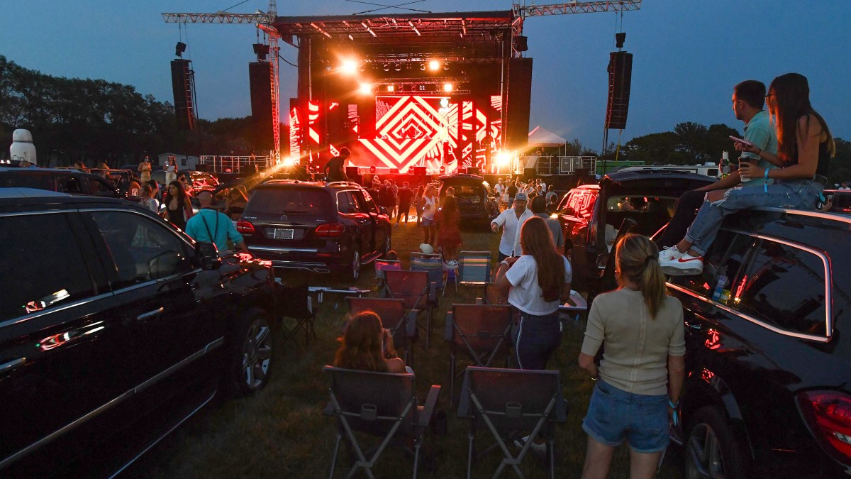 Don’t Pull Me Closer The Chainsmokers Concertgoers Called Out Over