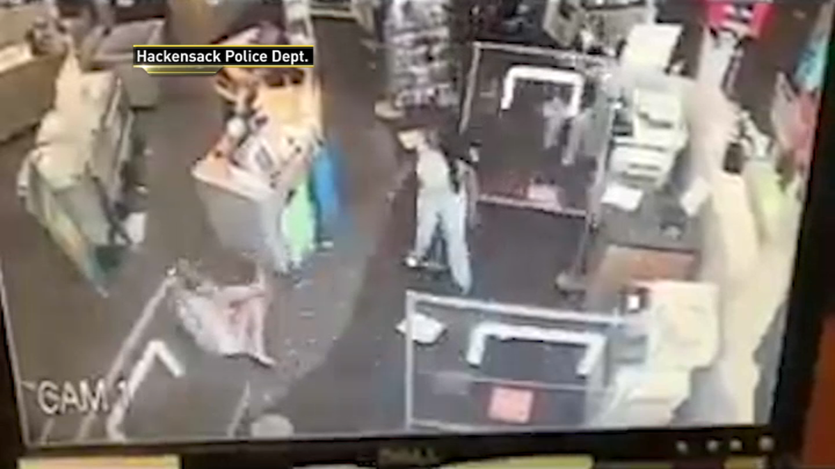 Woman Shoved To Ground Breaks Leg In Wild Mask Fight At Nj Staples Police Nbc New York