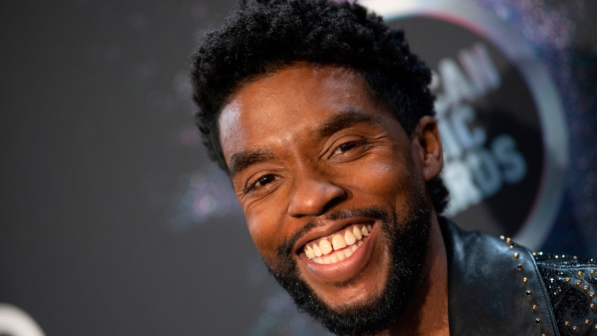 First look pictures. Боузман. Chadwick Boseman. Chadwick Boseman 2020. Чедвик Боузман 2022.