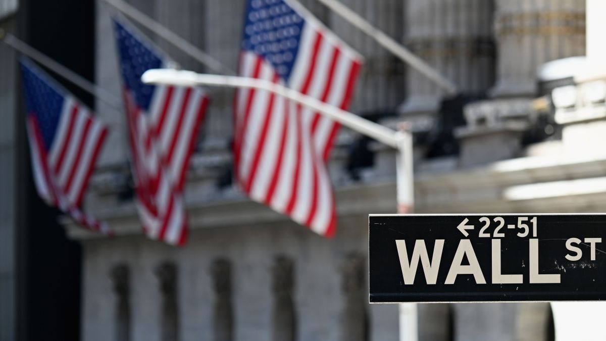 Stocks End a Bumpy Day Mostly Lower, Still Notch August Gain - NBC New York