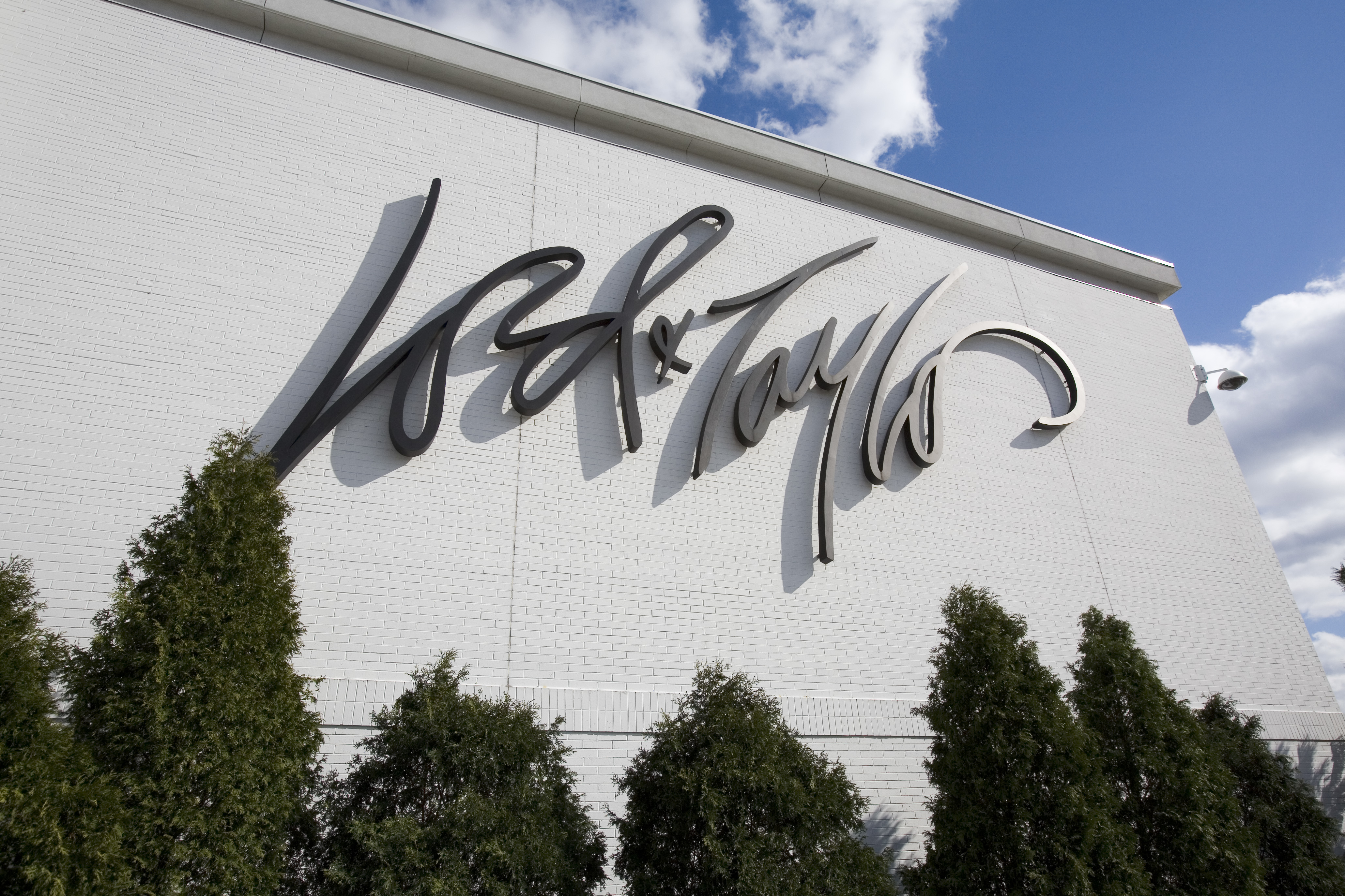 Lord & Taylor closing Fifth Avenue flagship store