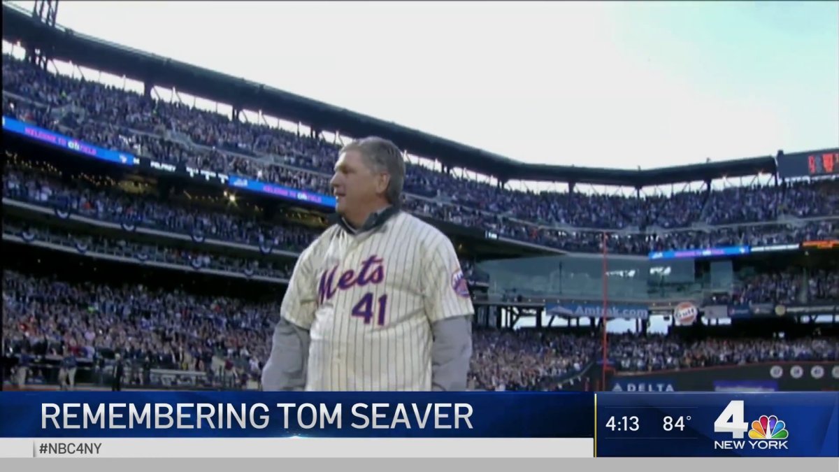  Mets honor Tom Seaver with a proper patch.