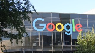 08 May 2018, USA, Mountain View: The logo of Google on the facade of headquarter of the parent company Alphabet. The TV channel Arte wants to explore the digital world for almost three hours with its spectators on 03 July 2018. From 10 pm onwards the channel shows documentaries about the Silicon Valley and hysteria about the internet in Germany. Photo: Christoph Dernbach/dpa (