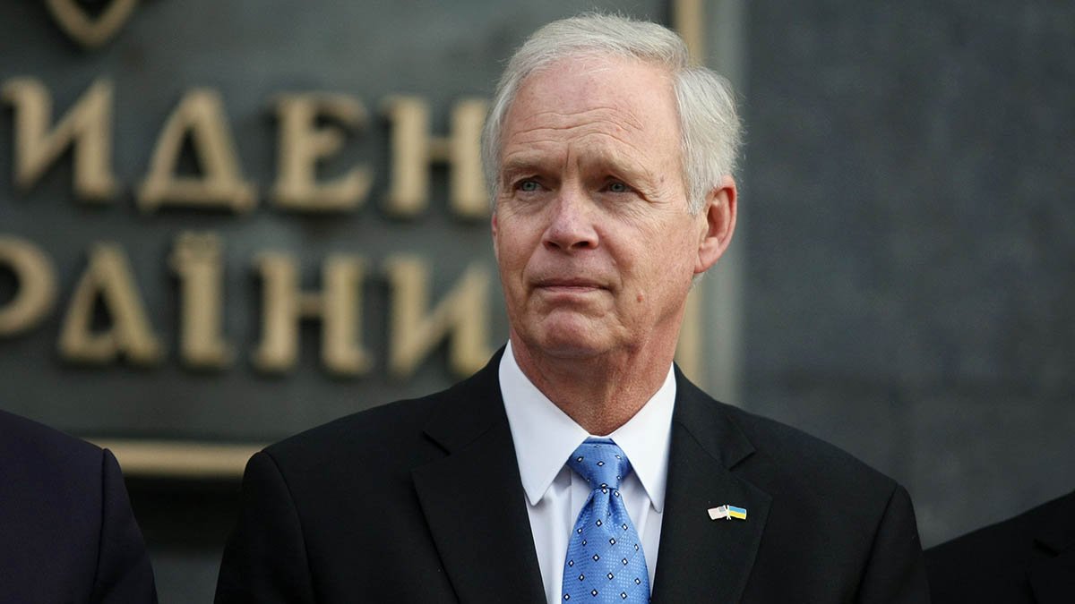 GOP Sen. Ron Johnson Holds Narrow Lead With Votes Left to Be Counted – NBC New York - Vimarsana News