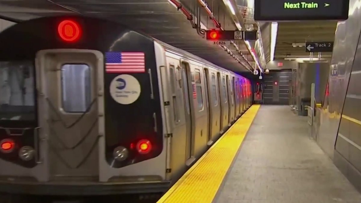 NYU Survey: 1 in 4 Transit Workers Contracted COVID-19 – NBC New York