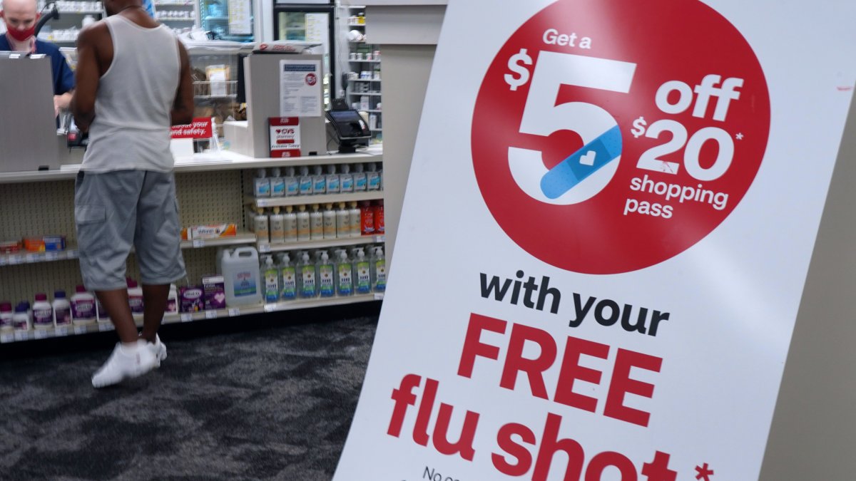 CVS to Hire Thousands of Pharmacy Techs as it Prepares for More COVID